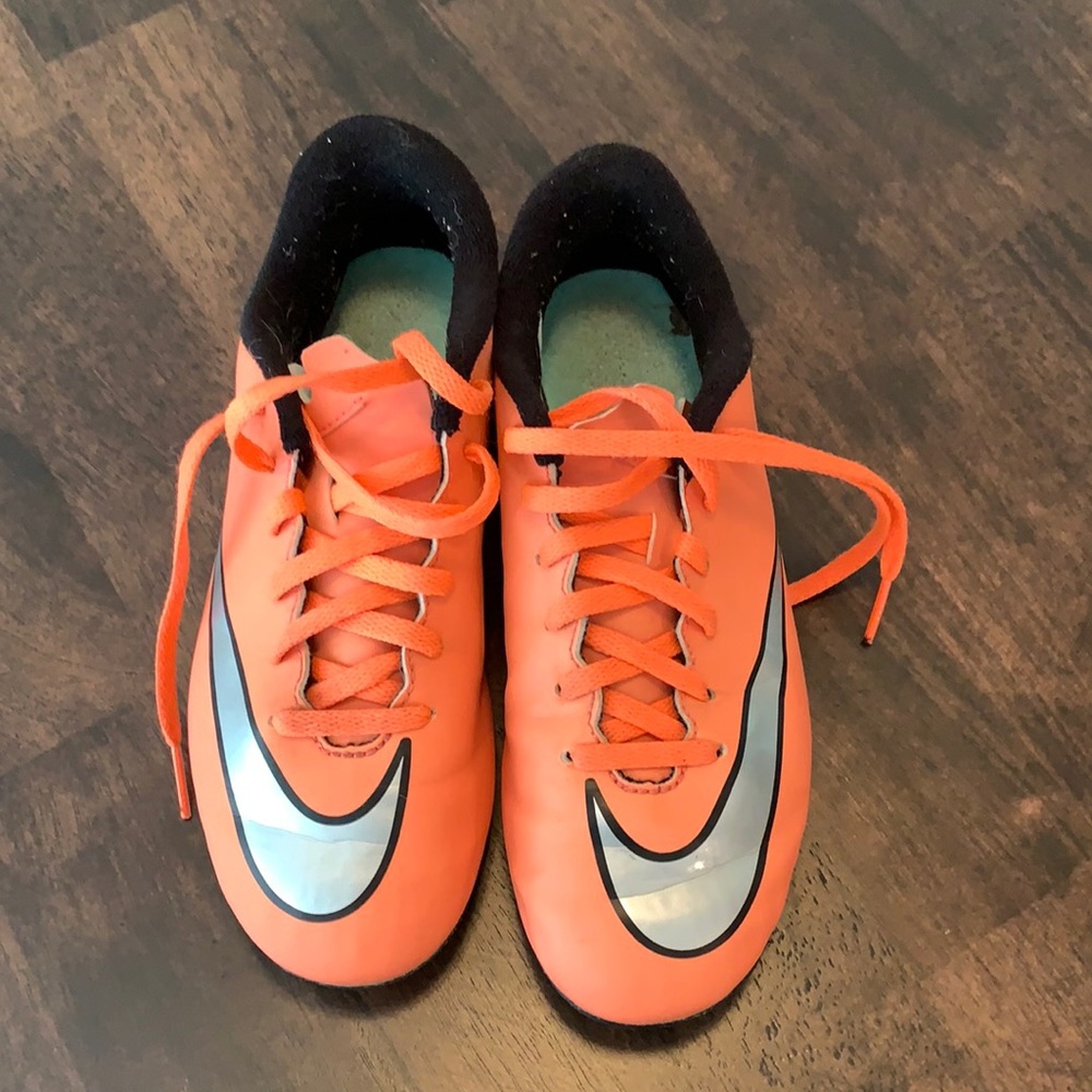 Kids 3Y Nike soccer cleats
